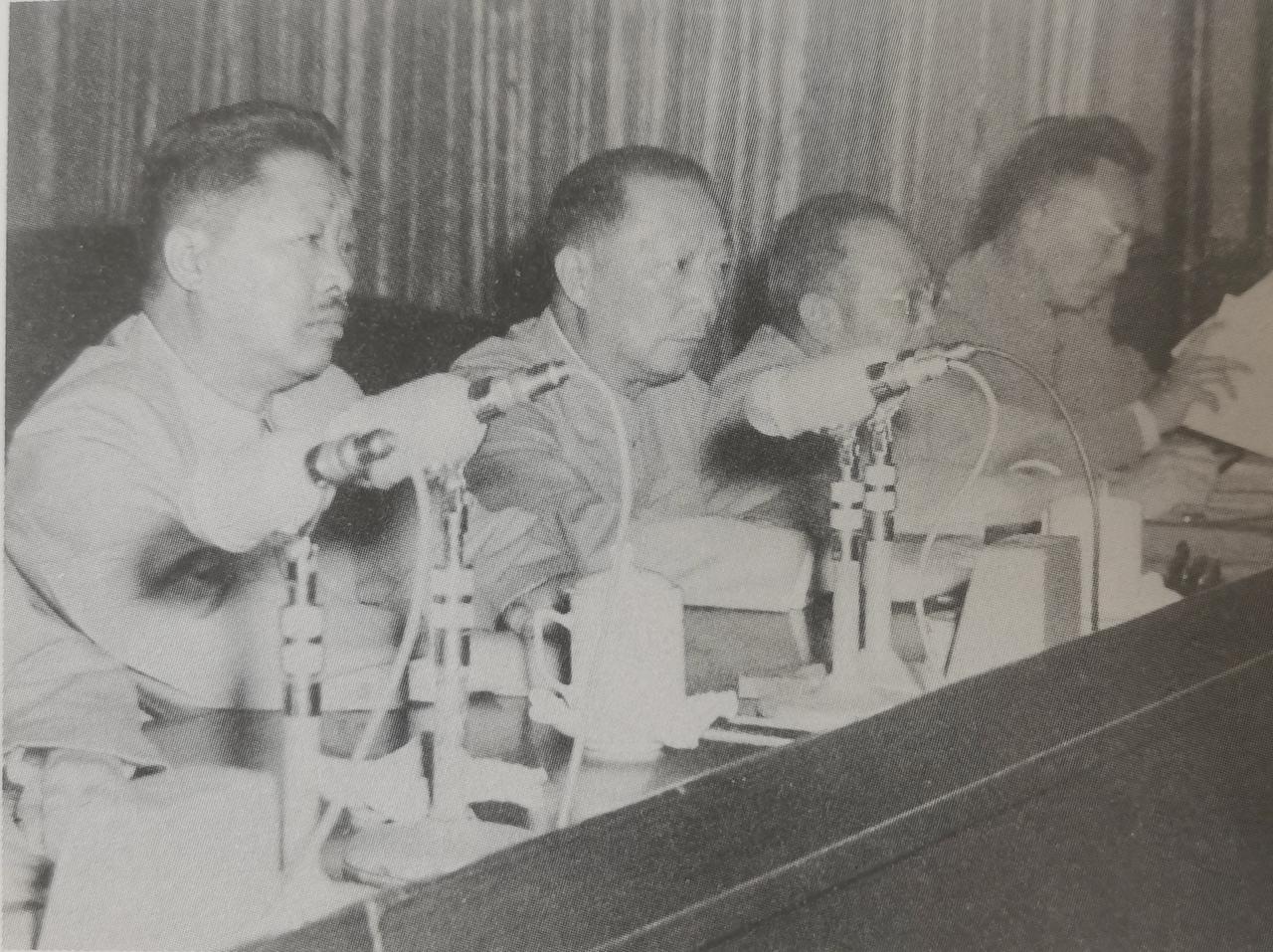 1959年9月，军委扩大会议上，三位元帅和一位大将合影。