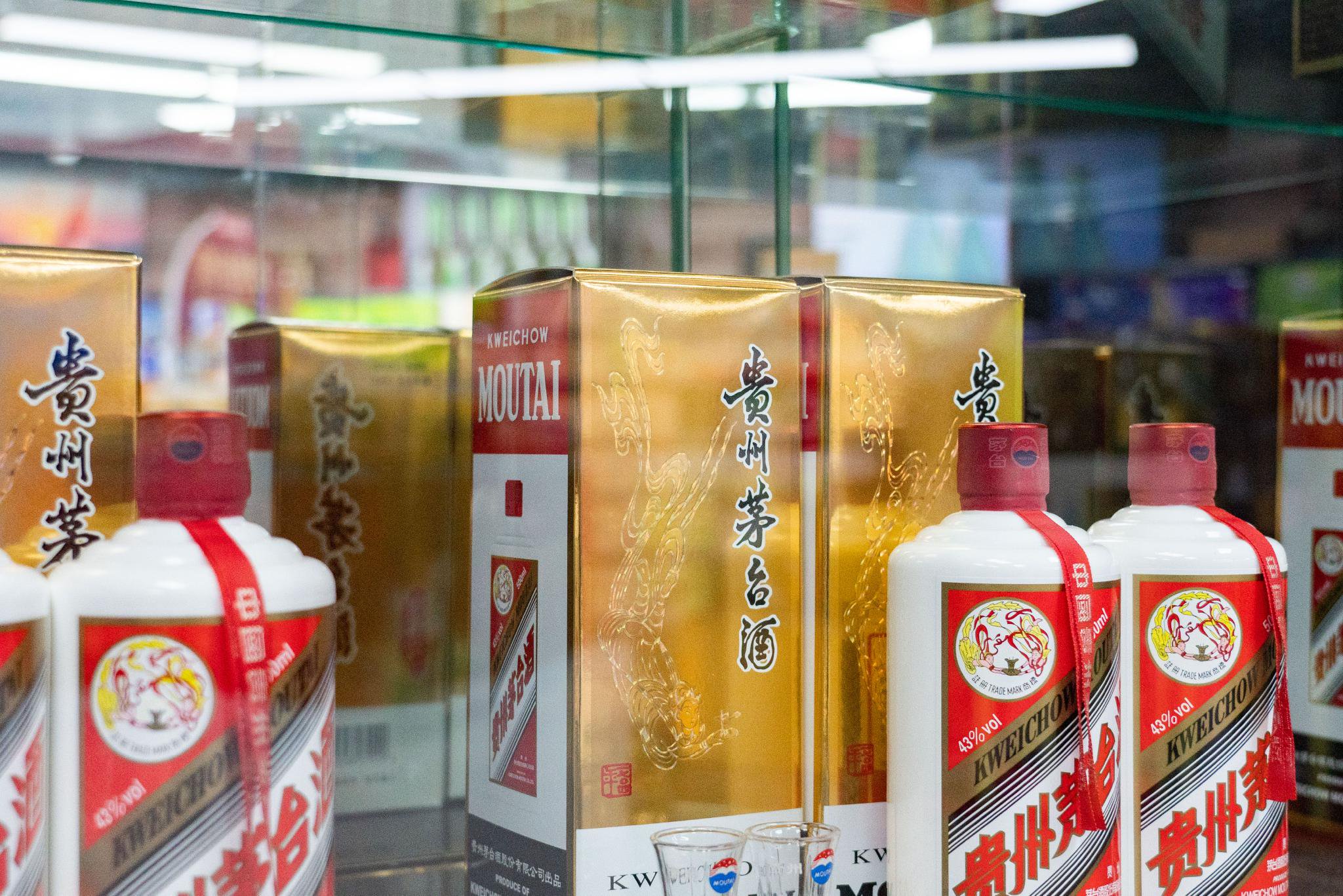 贵州茅台市值重返1.6万亿, 飞天零售价再度上调