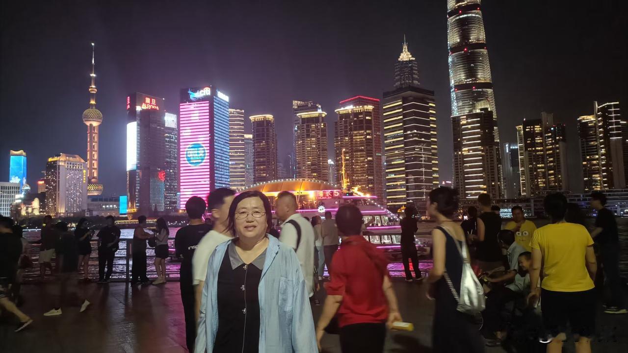 每个人都不喜欢被教育，而是喜欢被肯定。作为30多年的老师，职业病总是会无意识地显
