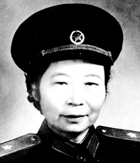 55年女将李贞回乡，托人给曾毒打自己的前夫捎话：过去的就过去了。1955年，刚