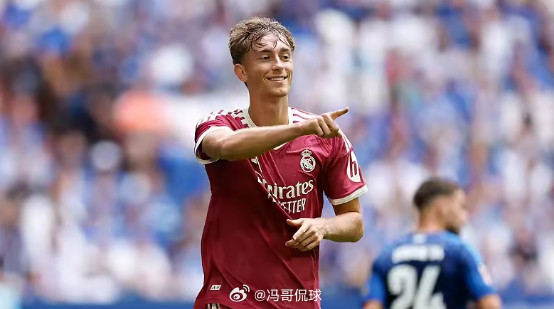 在夏季热身赛中,皇家马德里3-0击败沙尔克04,赫伊森代表皇马打入一球。在比赛结