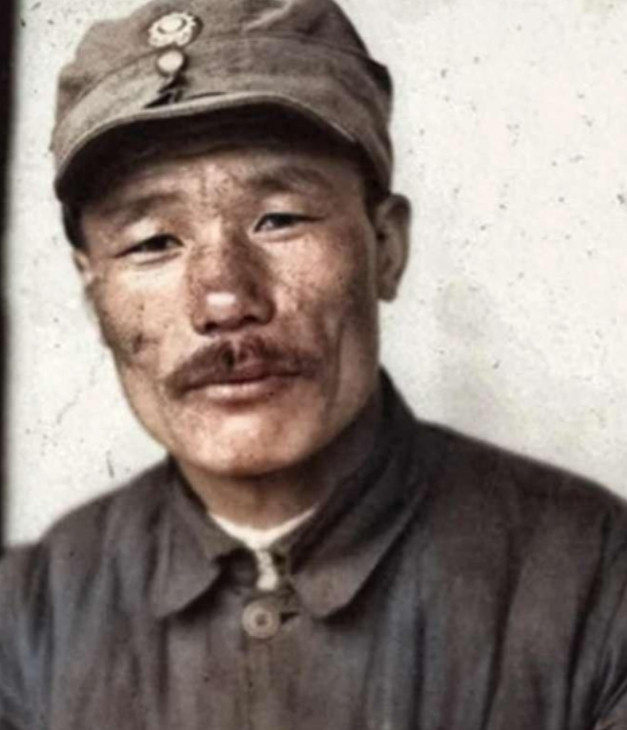 1978年，开国中将孙毅中将外出理发，剪完之后还觉得长，于是让理发小伙再修一修。