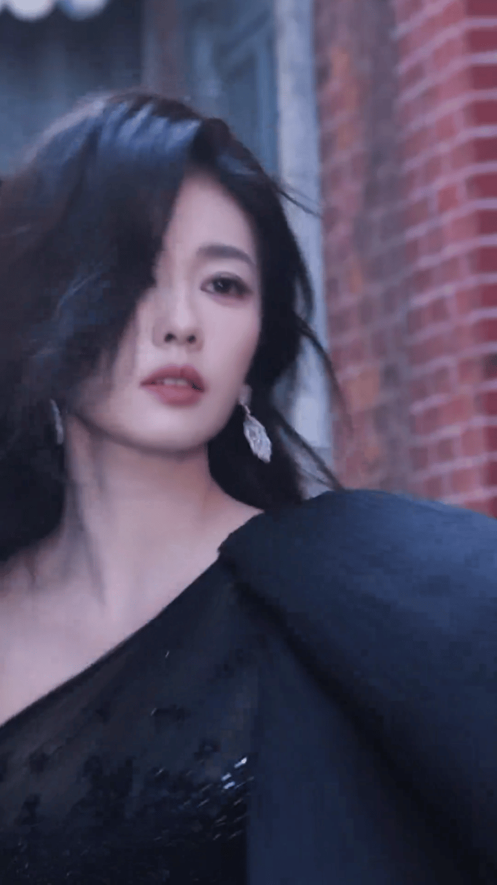 白鹿在逃黑天鹅白鹿尖叫之夜造型出图，完全是女王级别，仪态气质都太绝了鹿姐美得好