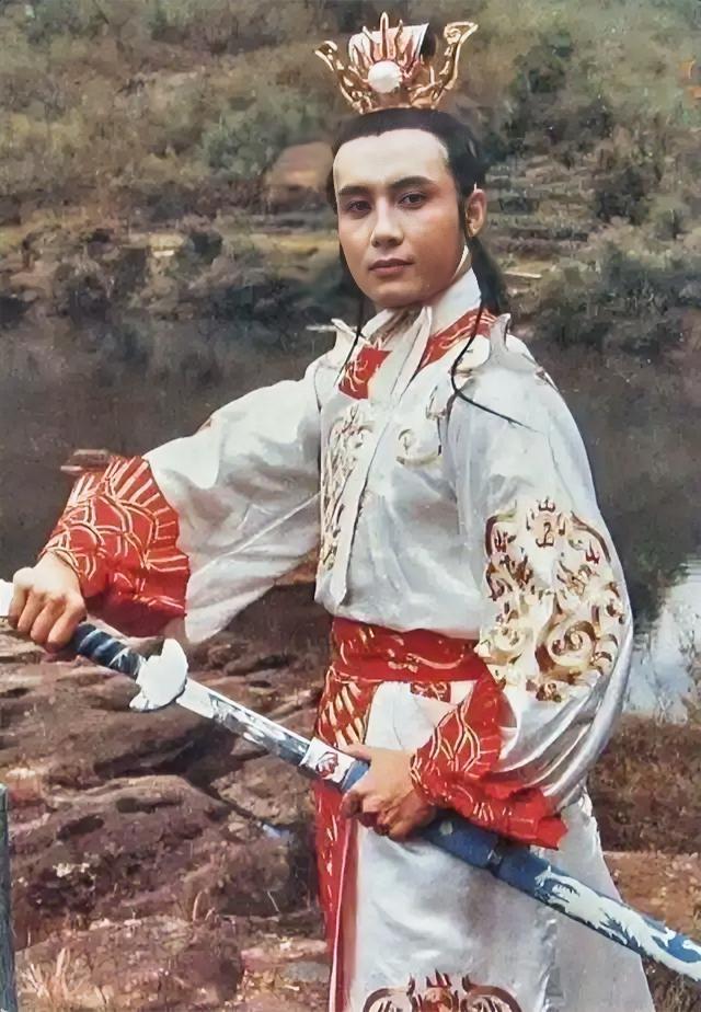 小时候看《西游记》，最纳闷的就是为啥白龙马先犯错再变马？龙宫三太子当得好好的