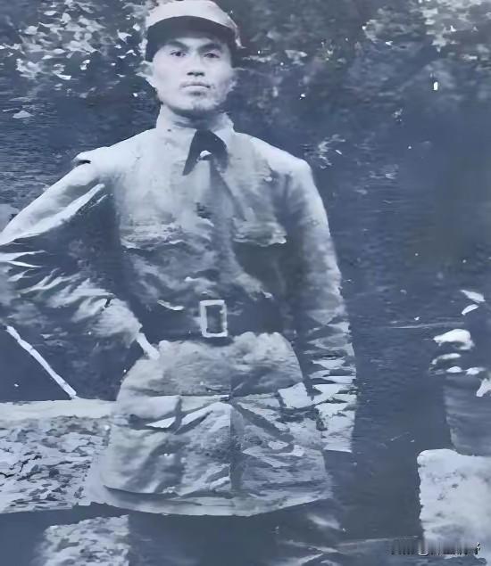 1955年全军评定军衔时，总干部部领导向毛泽东呈送授衔报告，当毛泽东的目光扫过皮