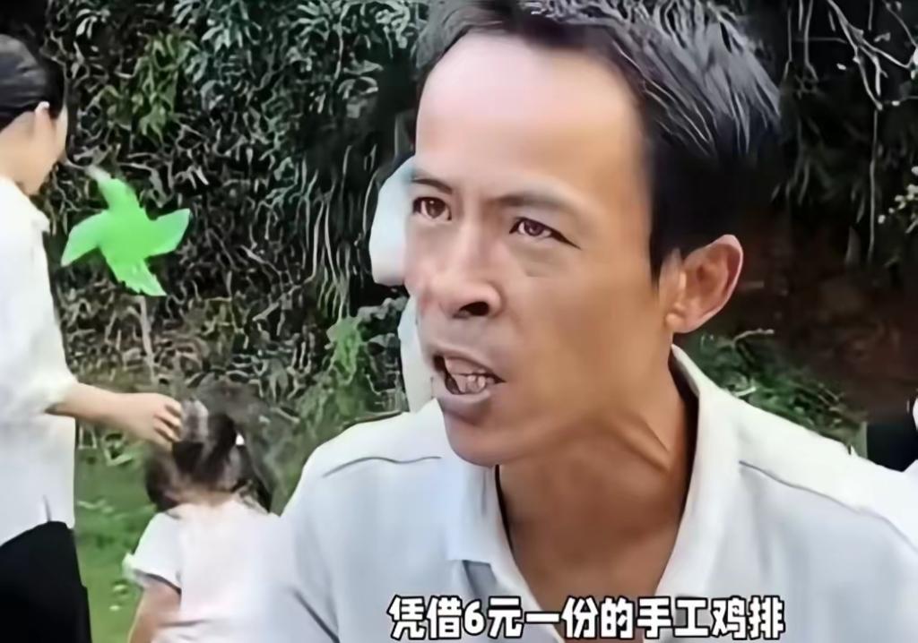 鸡排哥年入54万？算完这笔账才发现，网红摆摊的“钱景”全是假象！别再被鸡排