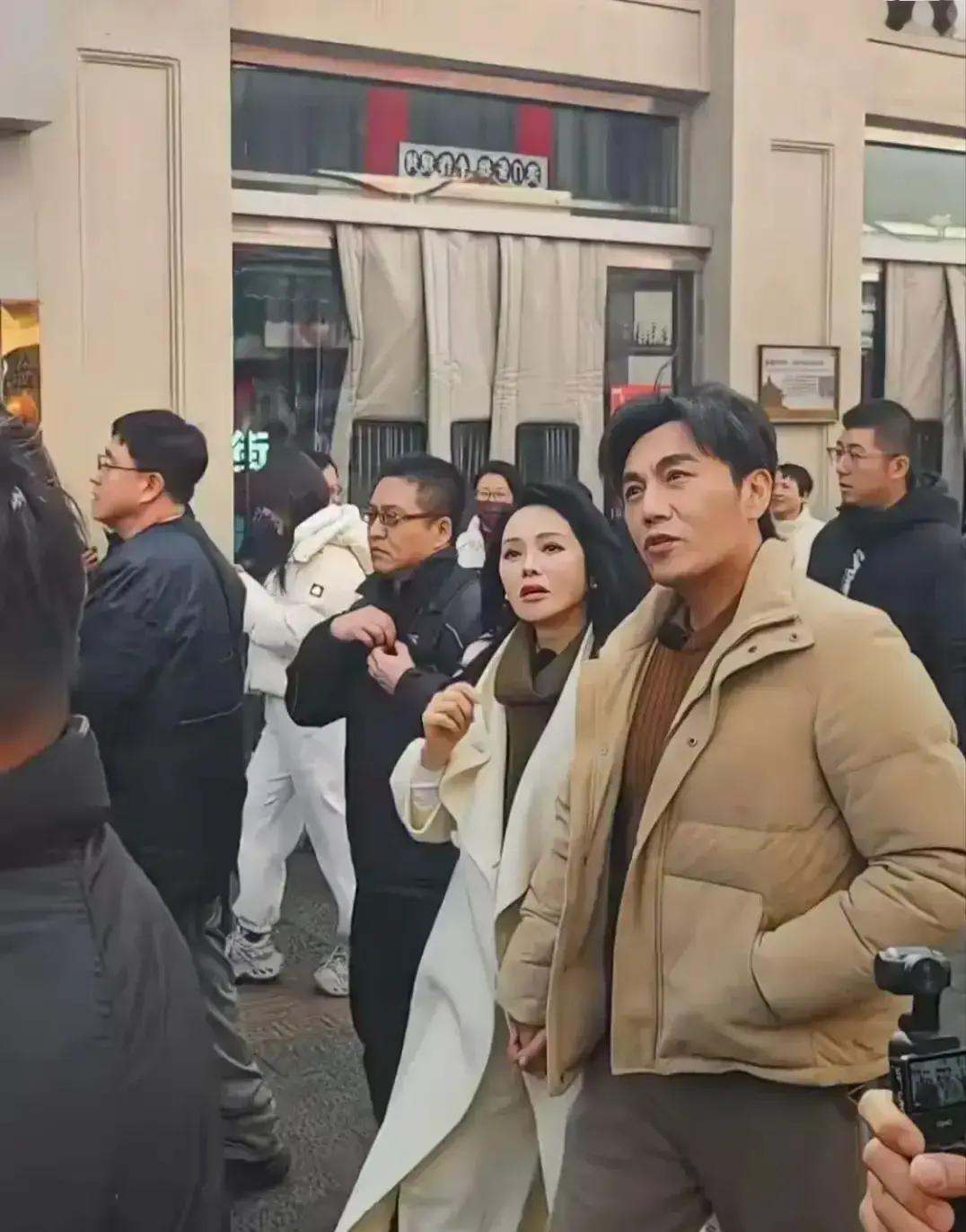 内娱最会演的男演员，私下完全不会演爱。你仔细看，沈阳零下十几度的中街。伊能静