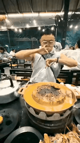 跟他一起吃顿饭，人都能急死[捂脸哭]