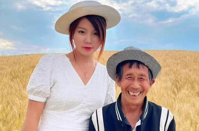 知名网红白鸽前往瑞士治病，最新近照疲惫不堪身，骨头缝都很疼，自曝原因无奈且现实