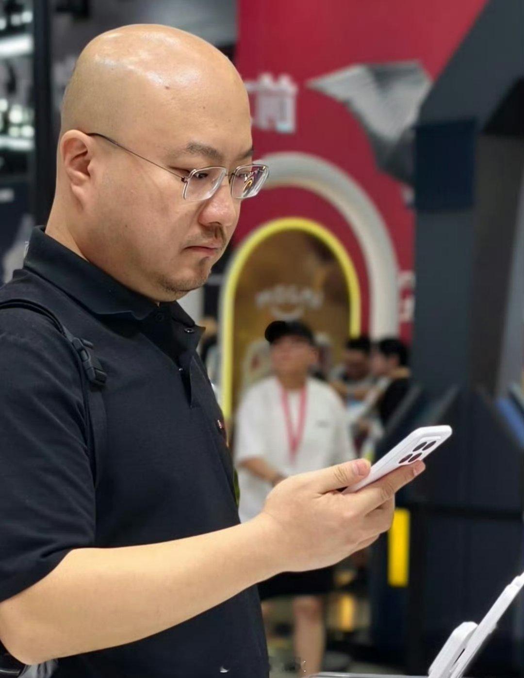 魅族22魅族22真机就是这个设计了，大家喜欢吗[doge]​​​