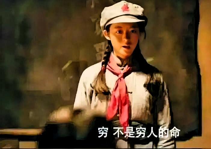 全网给黄杨钿甜定的罪，是炫富。说她戴230万耳环，坑了公务员老爸。官方最后出