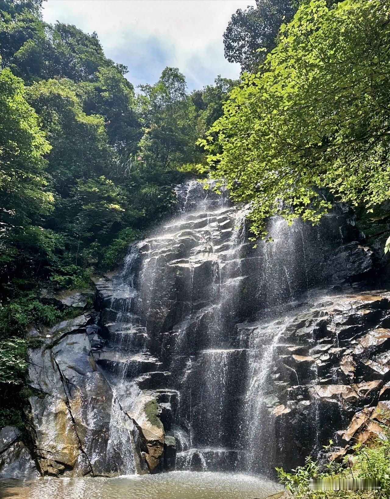 有一个情绪稳定的伴侣真的很重要。上个周末，我们一家三口兴冲冲出门度假。车开出