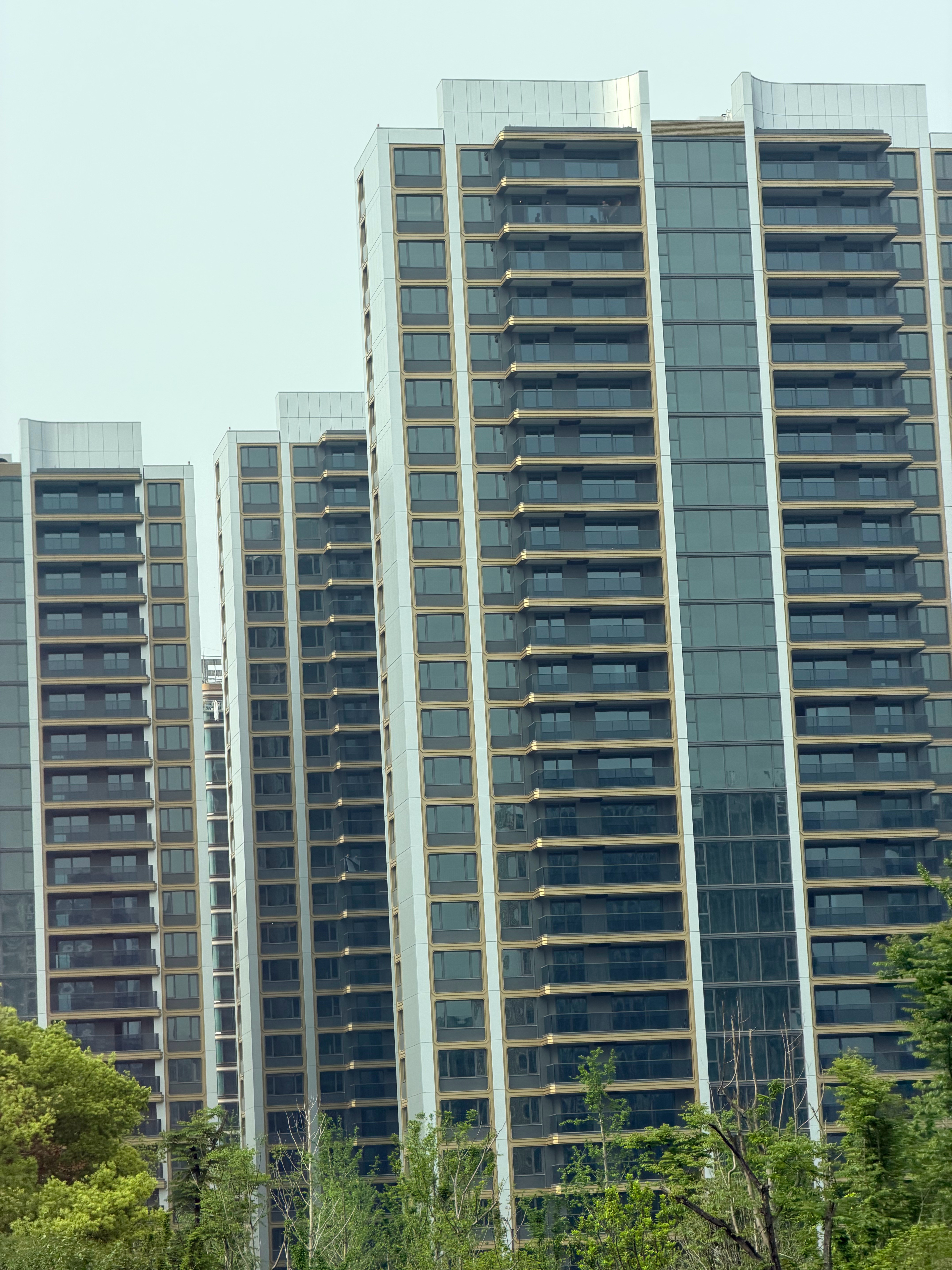 发现杭州的房子基本都有阳台，喜欢！杭州