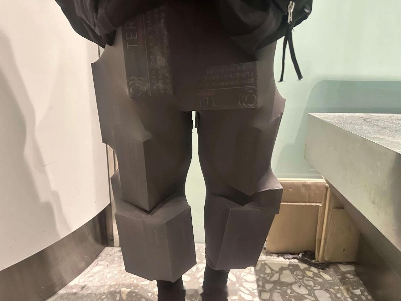 啊不是，你绑成这样过关是指望海关瞎吗？[捂脸哭]​​​
