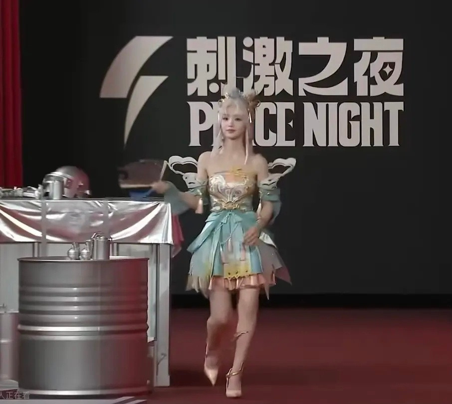 田曦薇这比例咋这样了啊，好矮好挫