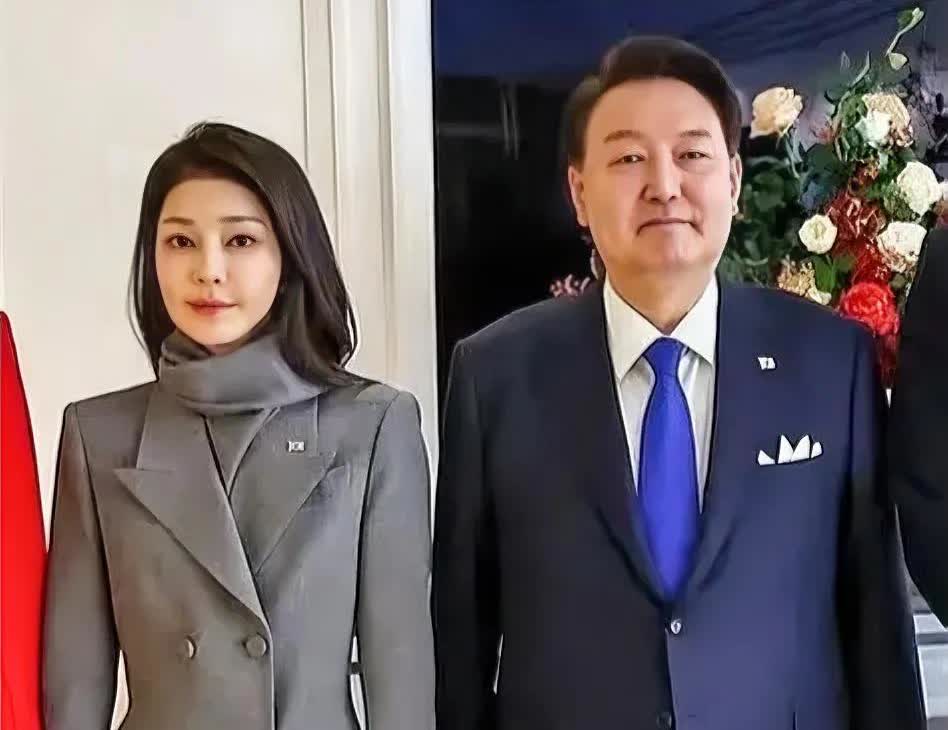 金建希去蹲号子，收到两个消息一个是坏消息，另一个也是坏消息第一个