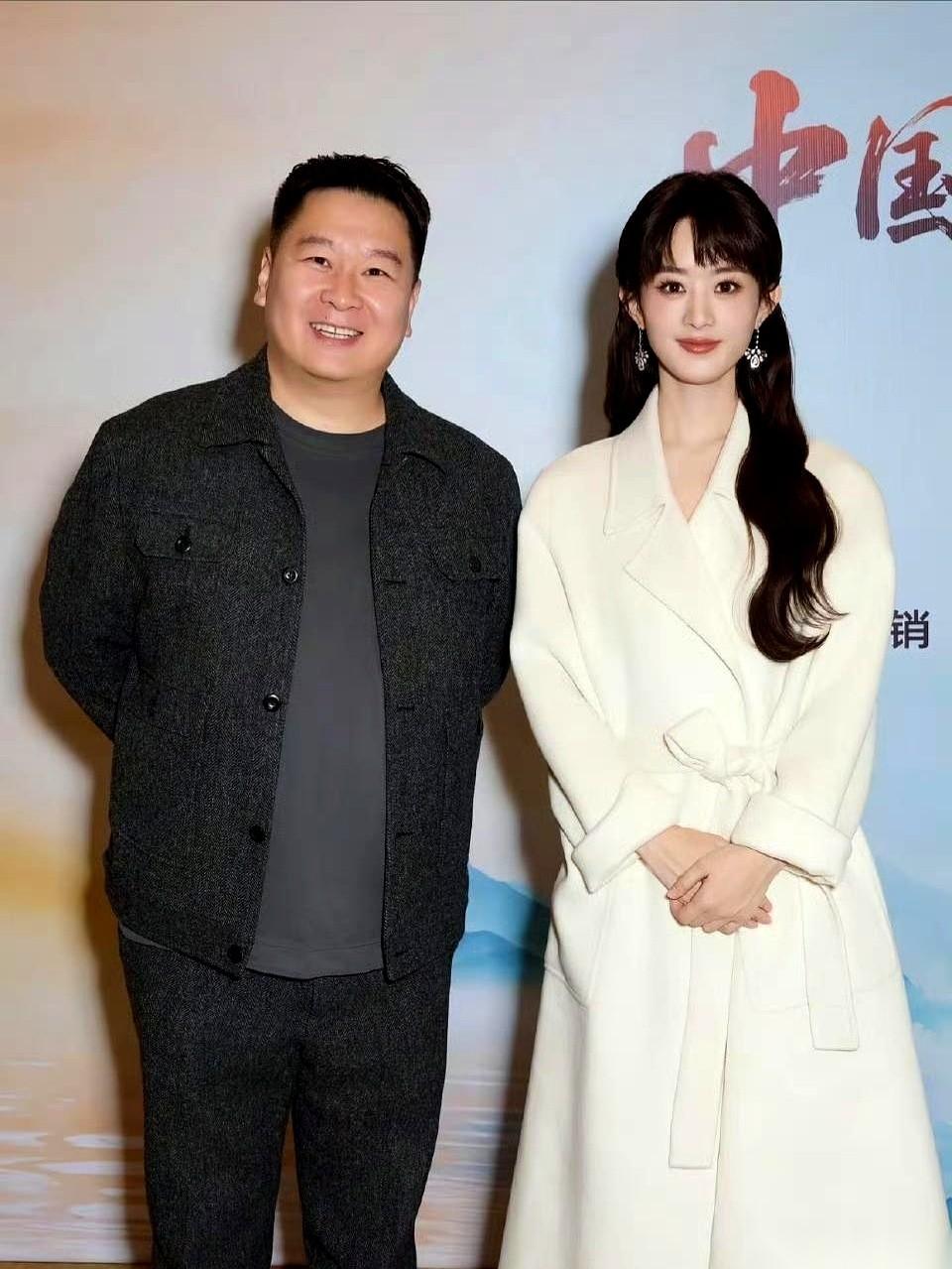 真的，别轻易跟女明星合影。尤其别跟赵丽颖这种级别的。不是说你不好看，而是那种