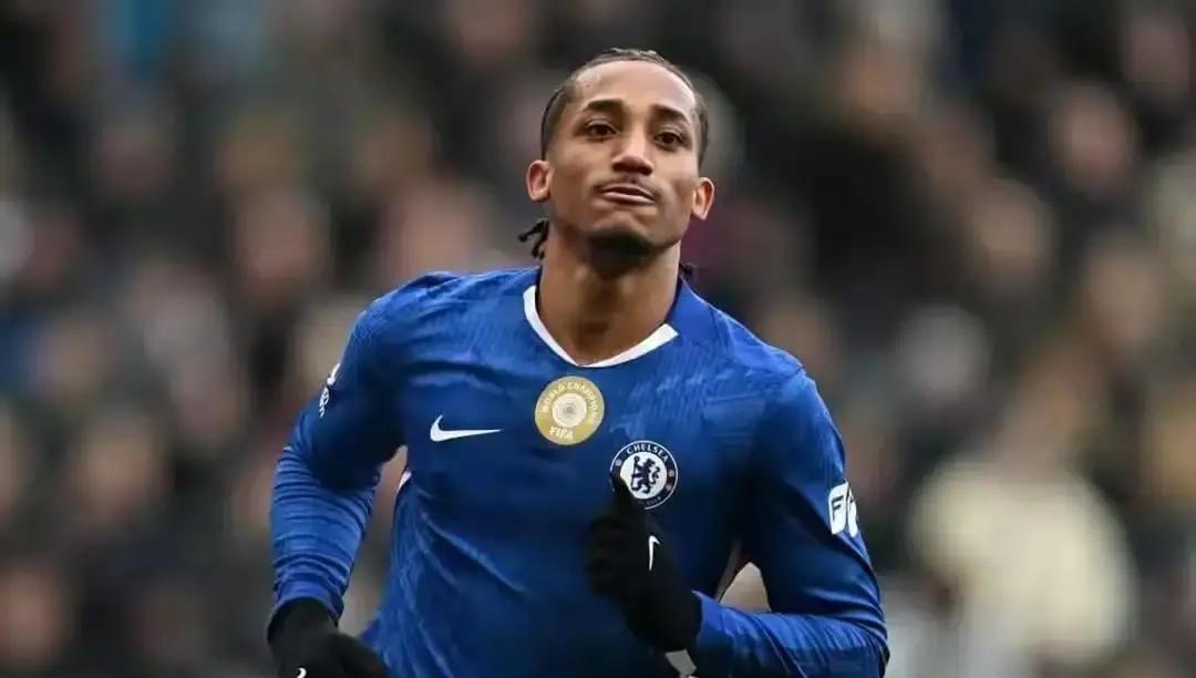 切尔西下半场翻盘，评论区直接炸锅！纽卡上半场像给古斯托套了“人盯人锁链”，