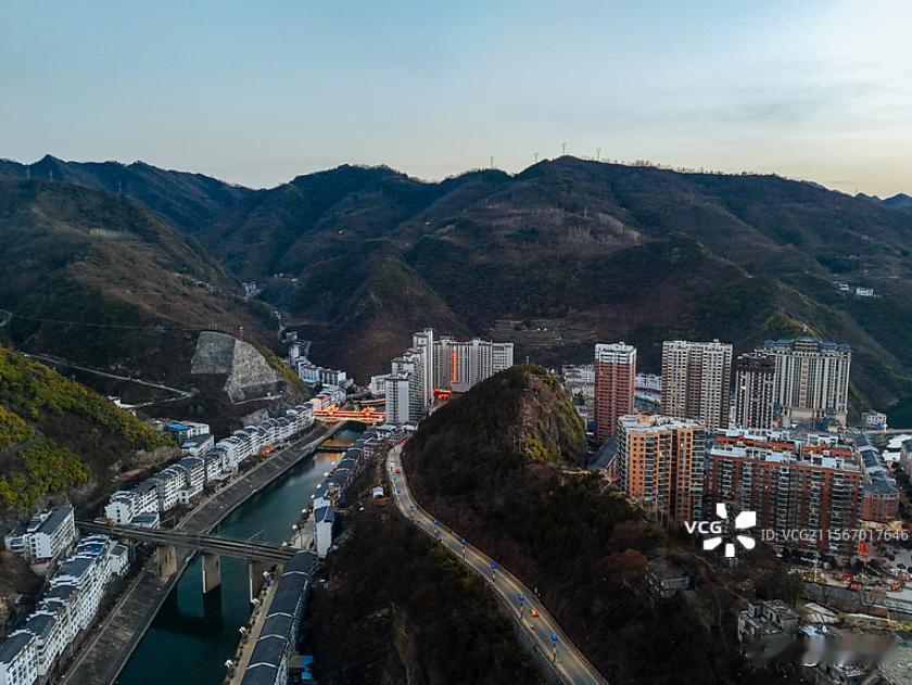 2024年陕西白河，女教师薛某荣被撞倒后，肇事者刚停车报警，8秒后竟又遭酒驾超速