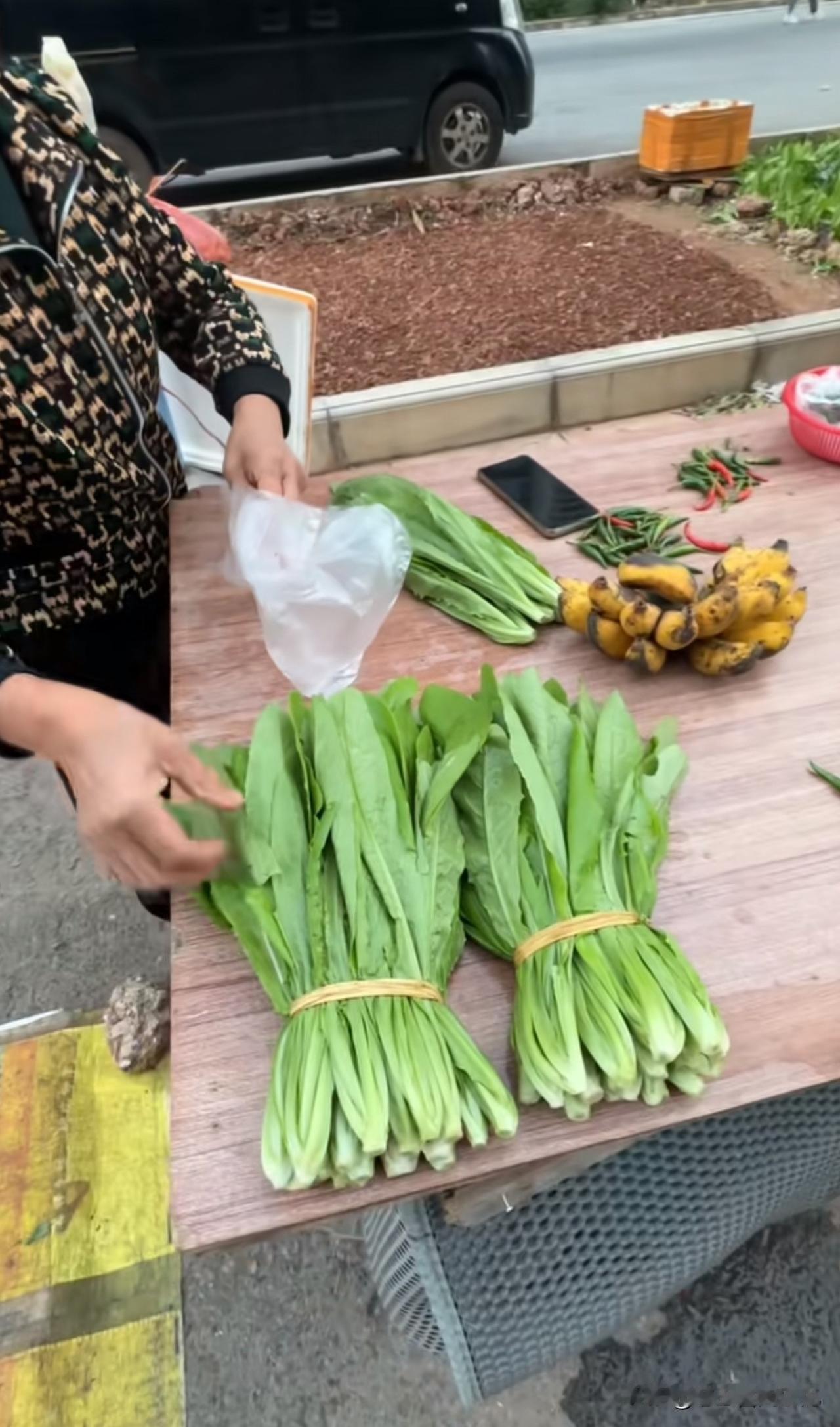 蔬菜能有多新鲜，看看广西网友发的[呲牙笑][呲牙笑]分享城市新鲜事