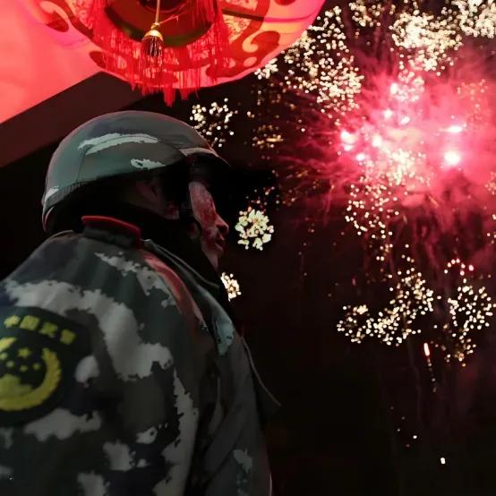 刚把年货囤好，正刷手机，央视军事这消息看得人头皮发麻，东部战区发话了：沿海一线，