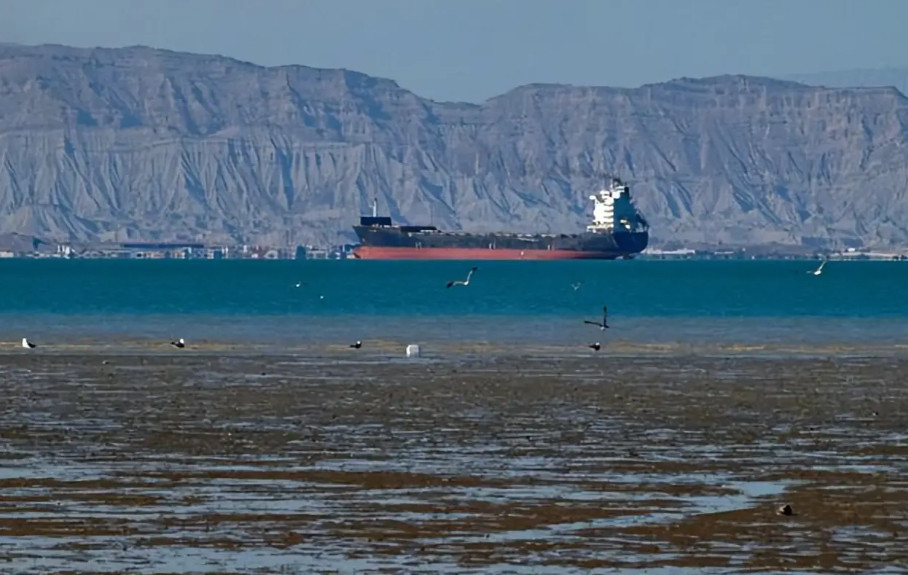 继伊朗之后，俄罗斯也动心了：能源出口将以人民币定价。这下白宫意识到，麻烦大了！4