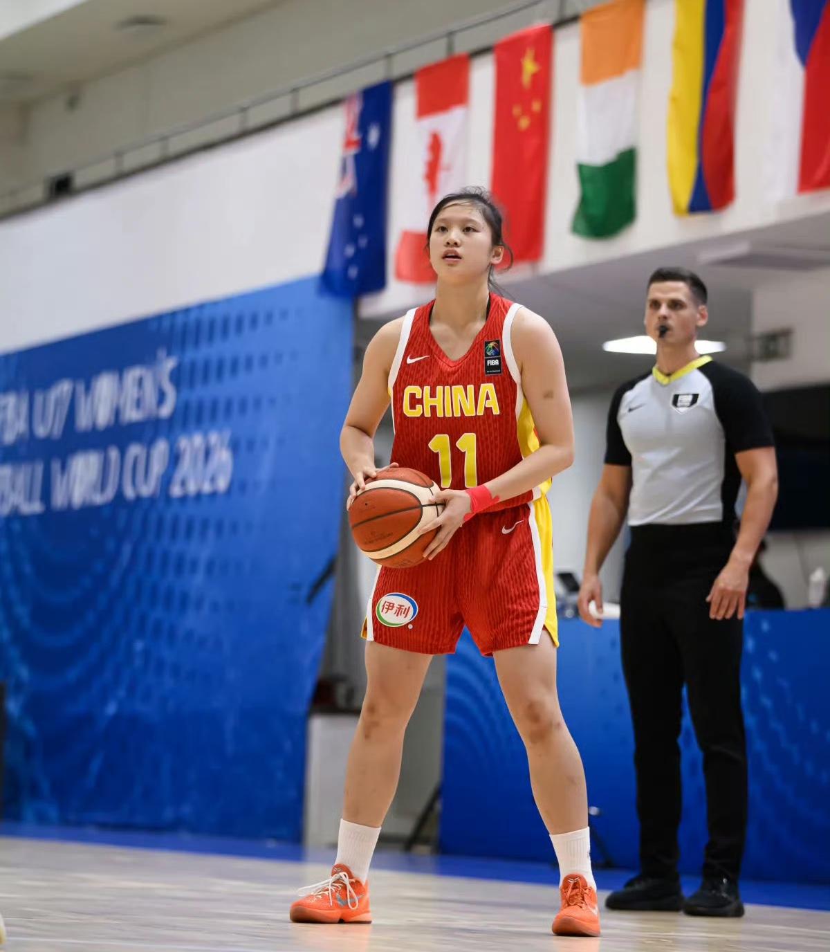 千呼万唤始出来啊！李沅珊终在U18女篮比赛中登场了前天下午我分享一篇微头条，
