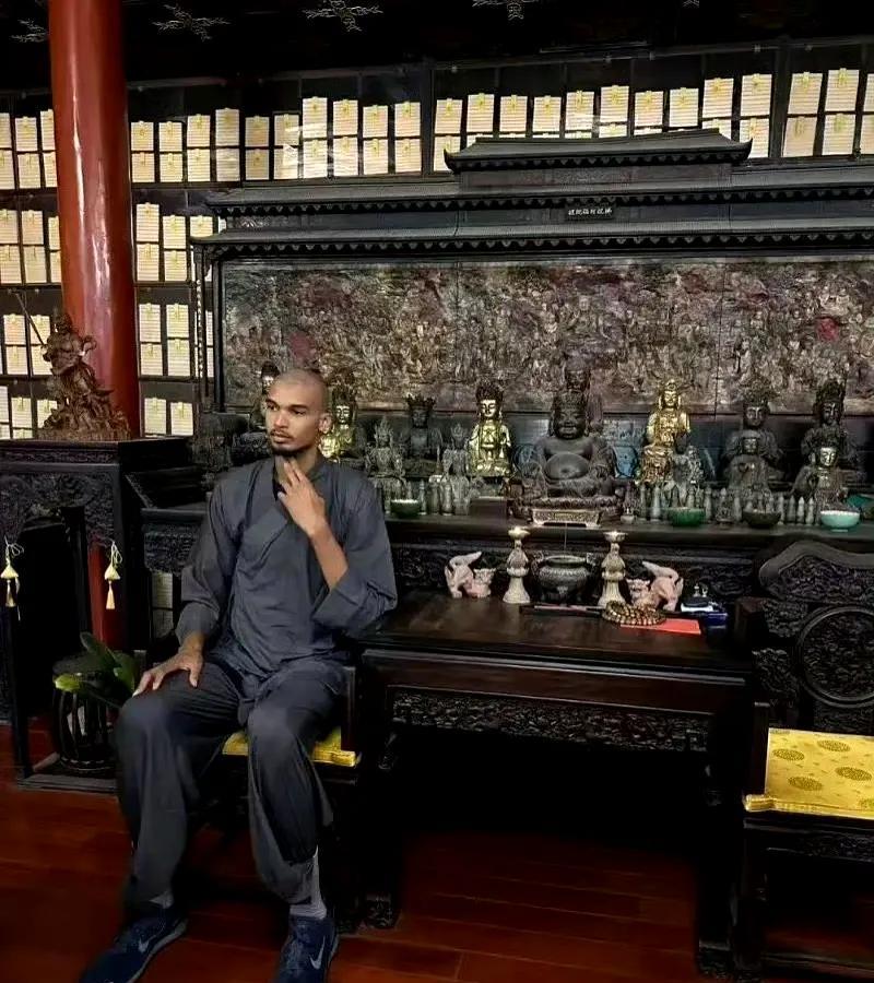 文班亚马暂时告别少林寺，今后他肯定还会回来！马刺球星文班亚马已经结束在少林寺为