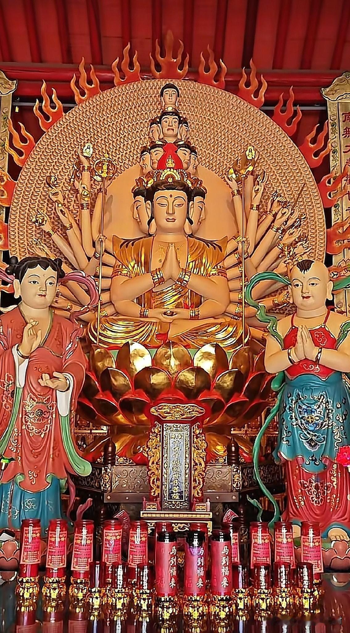 寺庙里的千手观音，藏着最动人的慈悲真相走进寺院，看到这尊千手千眼观世音菩萨