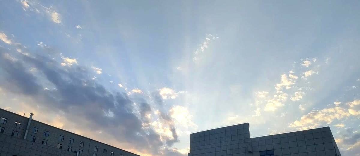 日本政坛今天还敢在北方四岛、琉球、台海问题上伸手，根本底气不是自卫队那几艘船，而