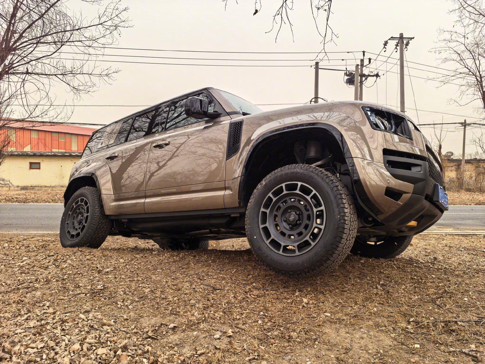 北京沙尘暴沙尘暴北京今天大风黄沙，整个天都是黄不拉几的，我都不敢出门，用北京头