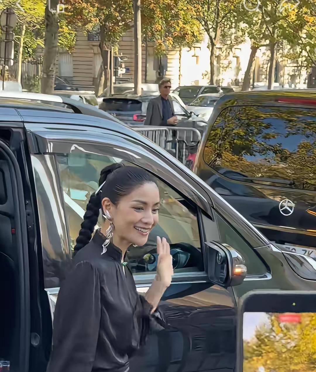 天呐，比以前更美了，瘦了就是好看，精神，更有气质了，惊为天人的美，她老公真有福，
