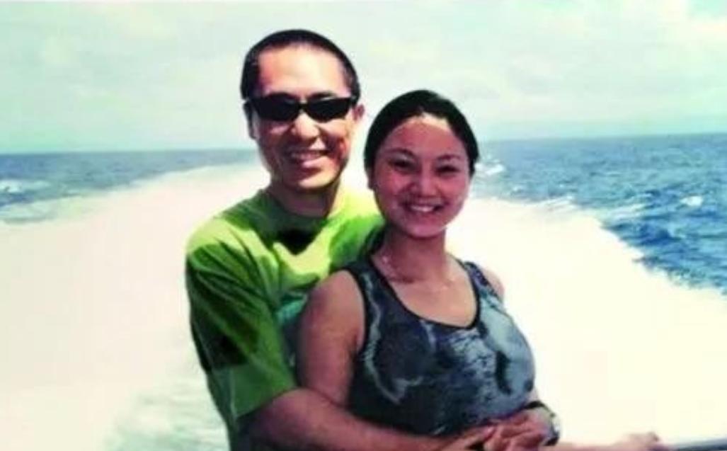 2000年，19岁陈婷带着50岁张艺谋回无锡老家，陈妈妈一看张艺谋，很是惊讶：“