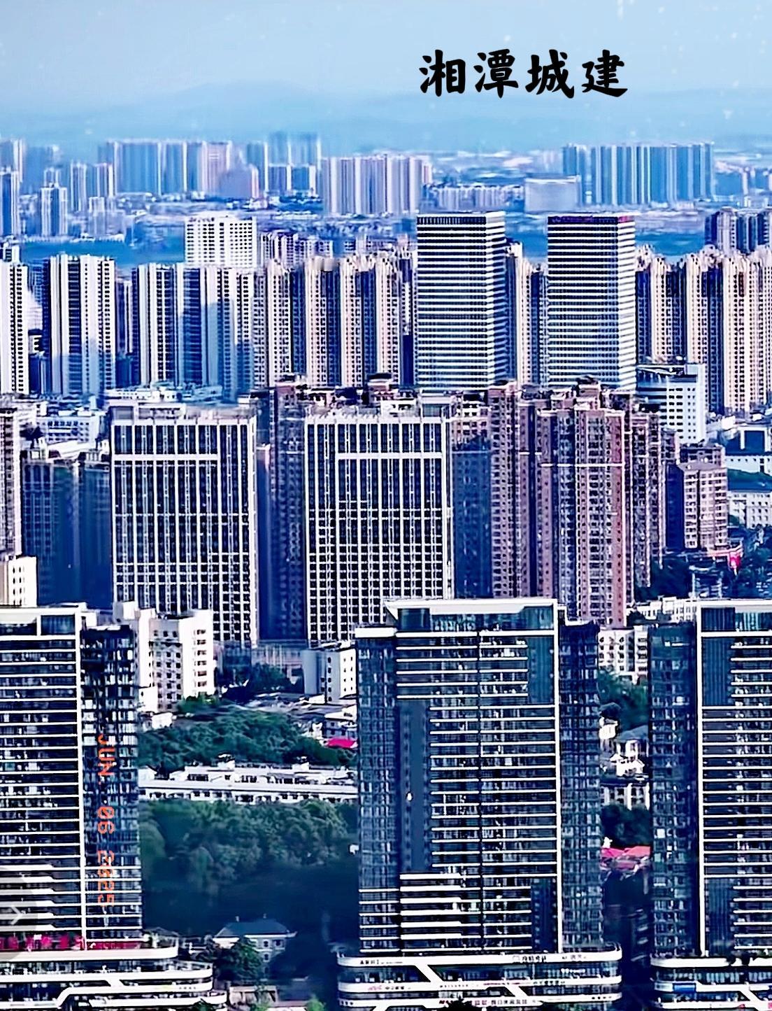 湘潭与邵阳，看来、挨着省会城市长沙的湘潭还是要强大一些。湘潭无论是从土地面积和人
