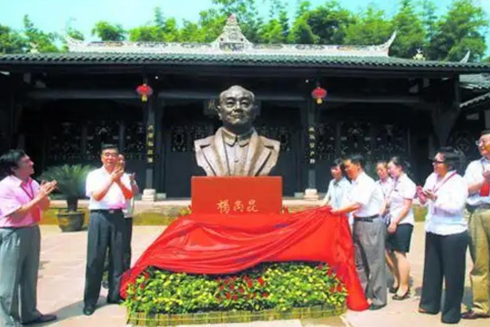 1961年，杨尚昆的二儿子杨绍明，小时候很淘气，一直是中南海里的“孩子王”，就连