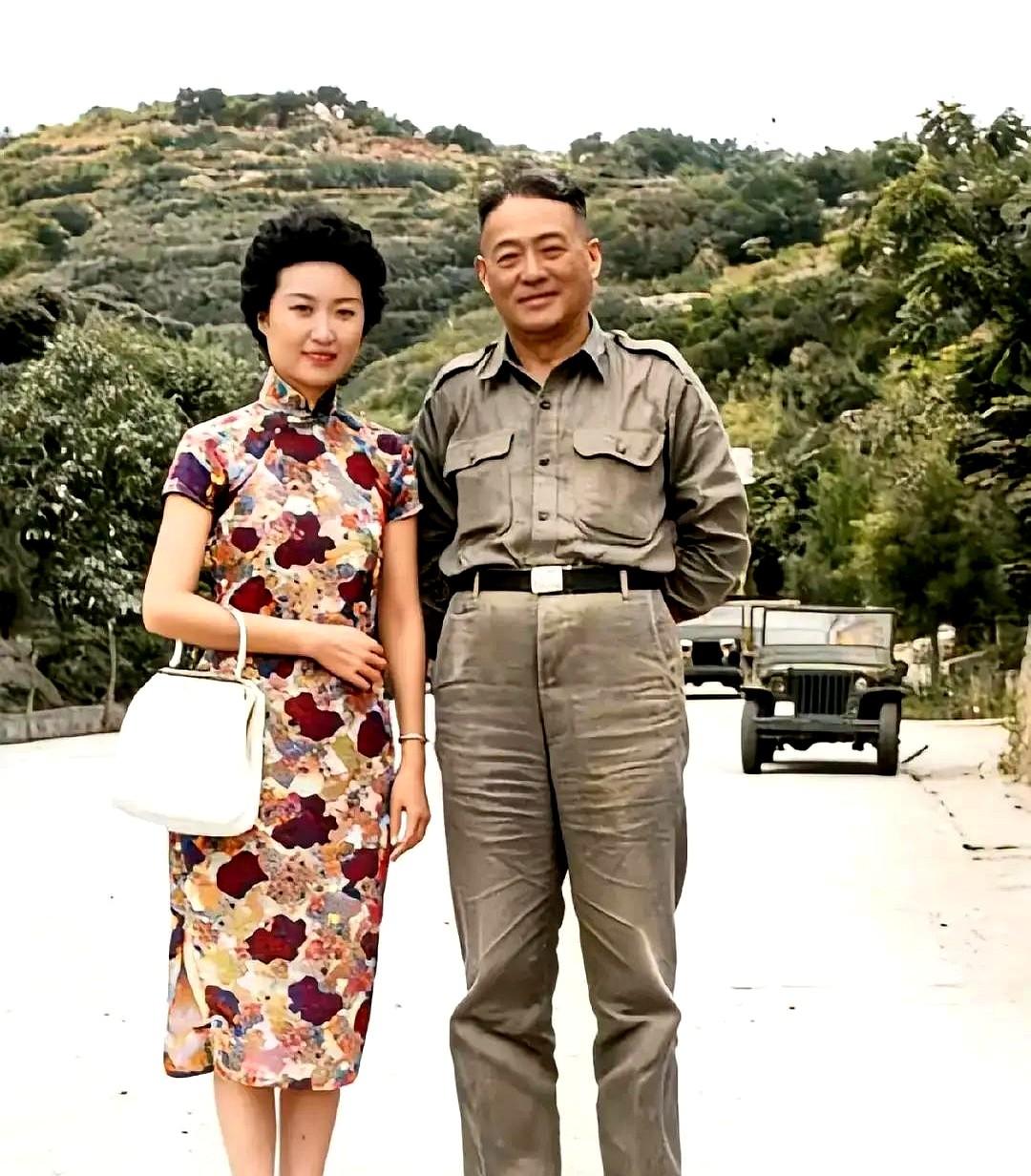 哈林家这婆媳关系，简直是教科书级的对比！前阵子庾澄庆妈妈94岁大寿，主播媳妇