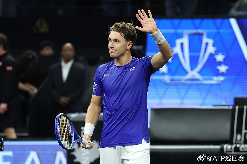 ATP拉沃尔杯首日比赛结束，欧洲队暂时以3-1领先于世界队👇鲁德6-47-