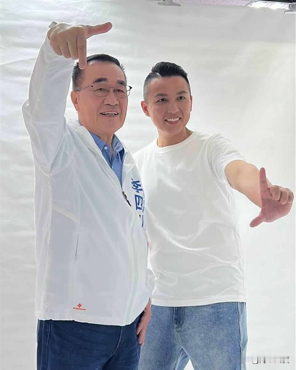 新北市长蓝白合民调今下午公布前不到2小时，新北议员发图文了，宣告:合体川伯！新北