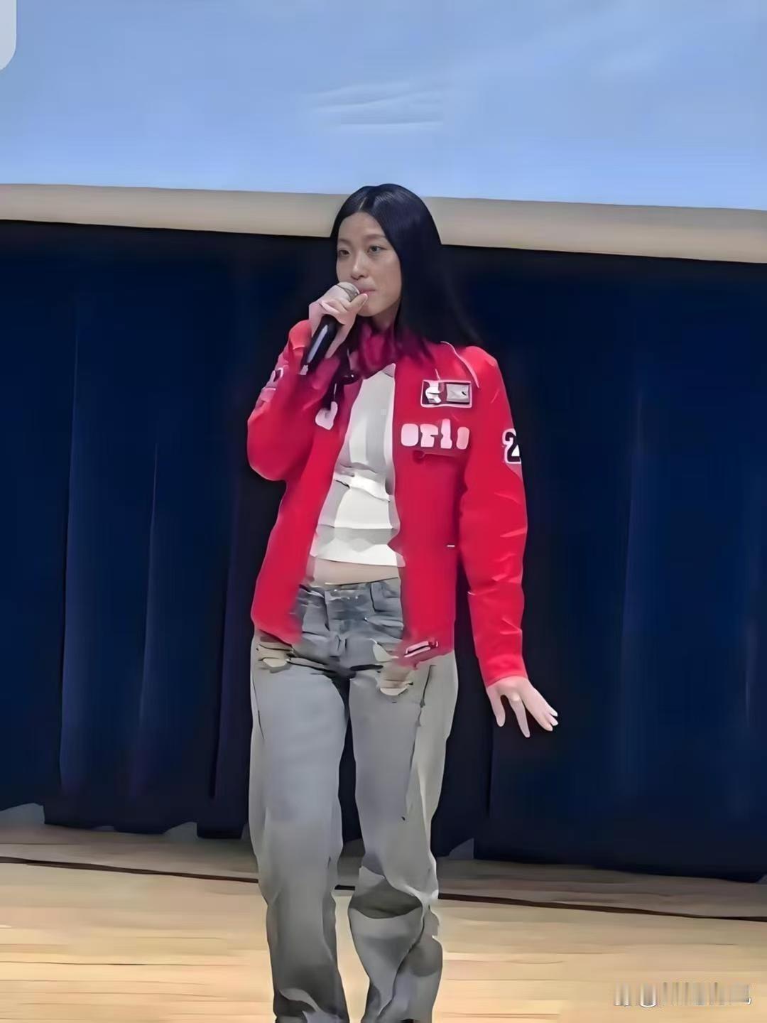 陈奕迅的女儿出道了，不少网友直言撞脸刘亦菲。​​​