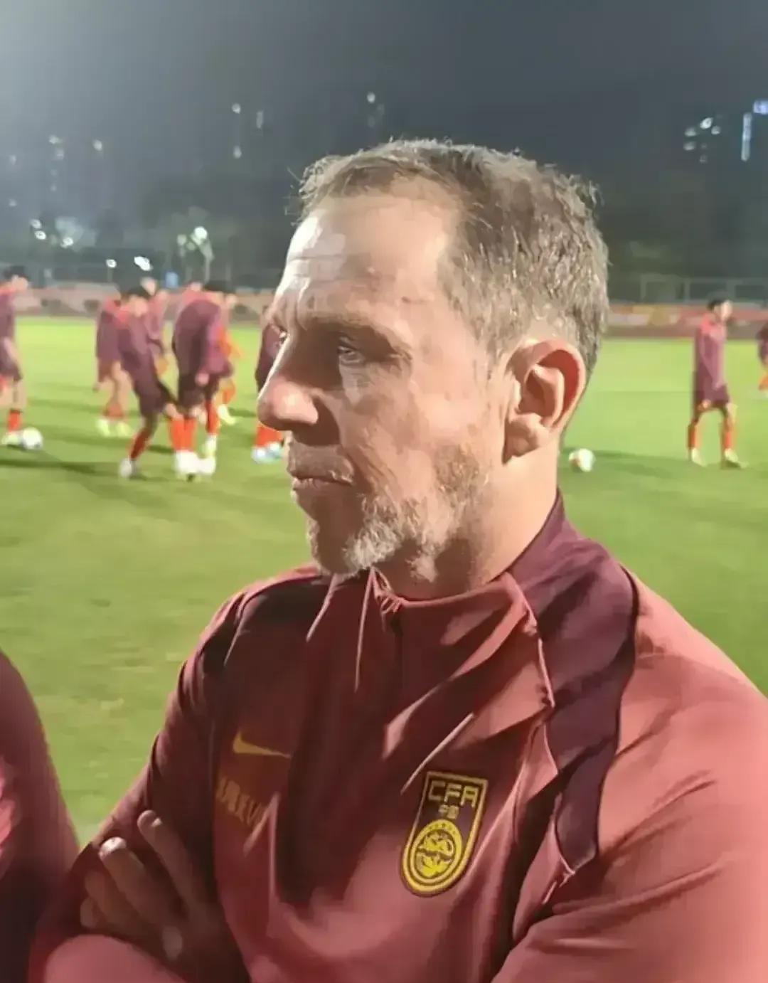 久尔杰维奇对新一届U18国青信心满满，久尔杰维奇刚刚采访表示：“他要求每场比赛都