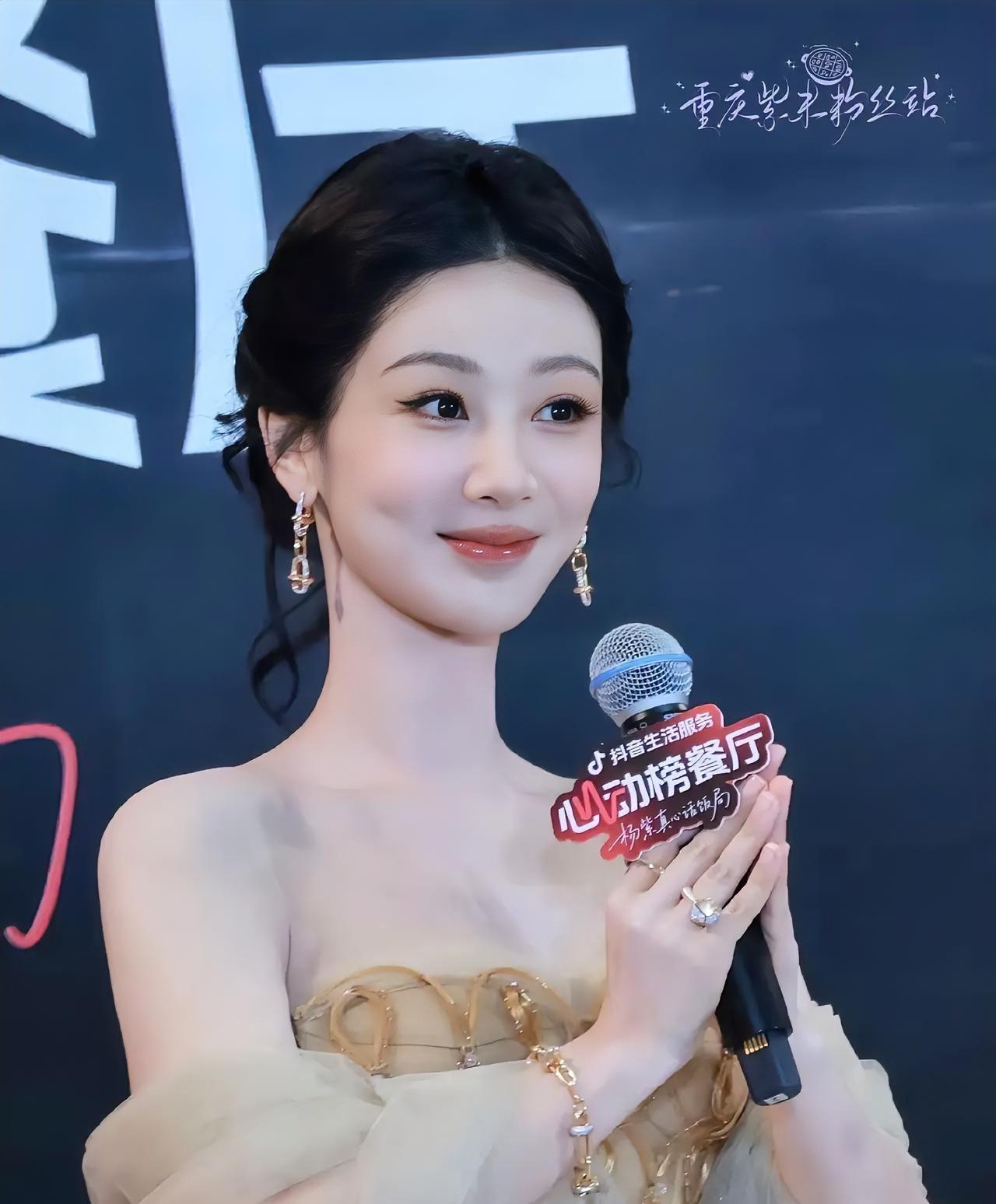 追星的闺蜜告诉我，资本大佬都喜欢杨紫，说这话的时候她翻着手机里一长串杨紫代言的品
