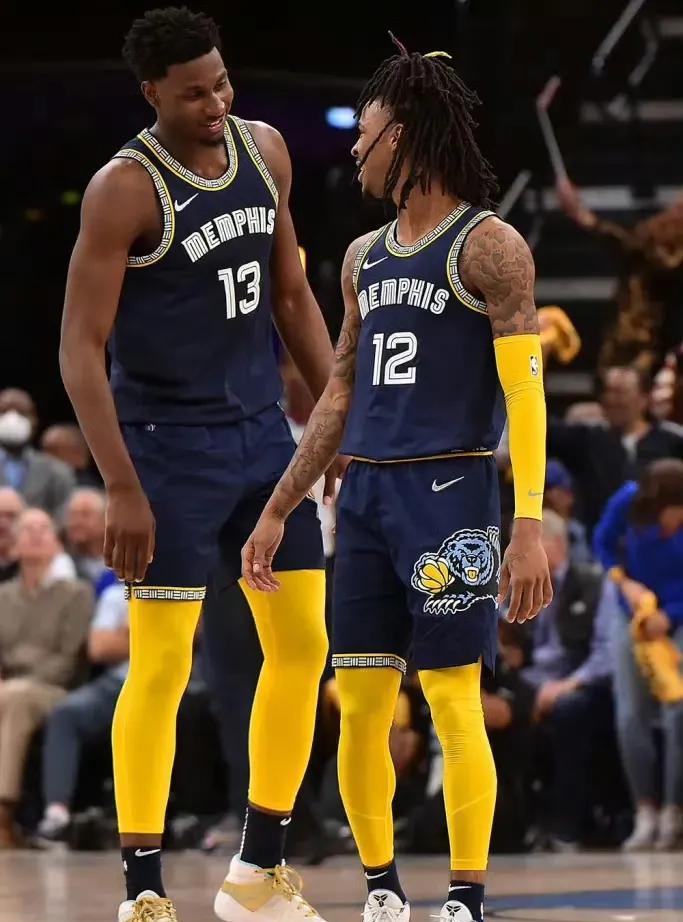 ESPN：消息人士透露，灰熊不打算交易两名核心，莫兰特与小贾伦-杰克逊。常规赛