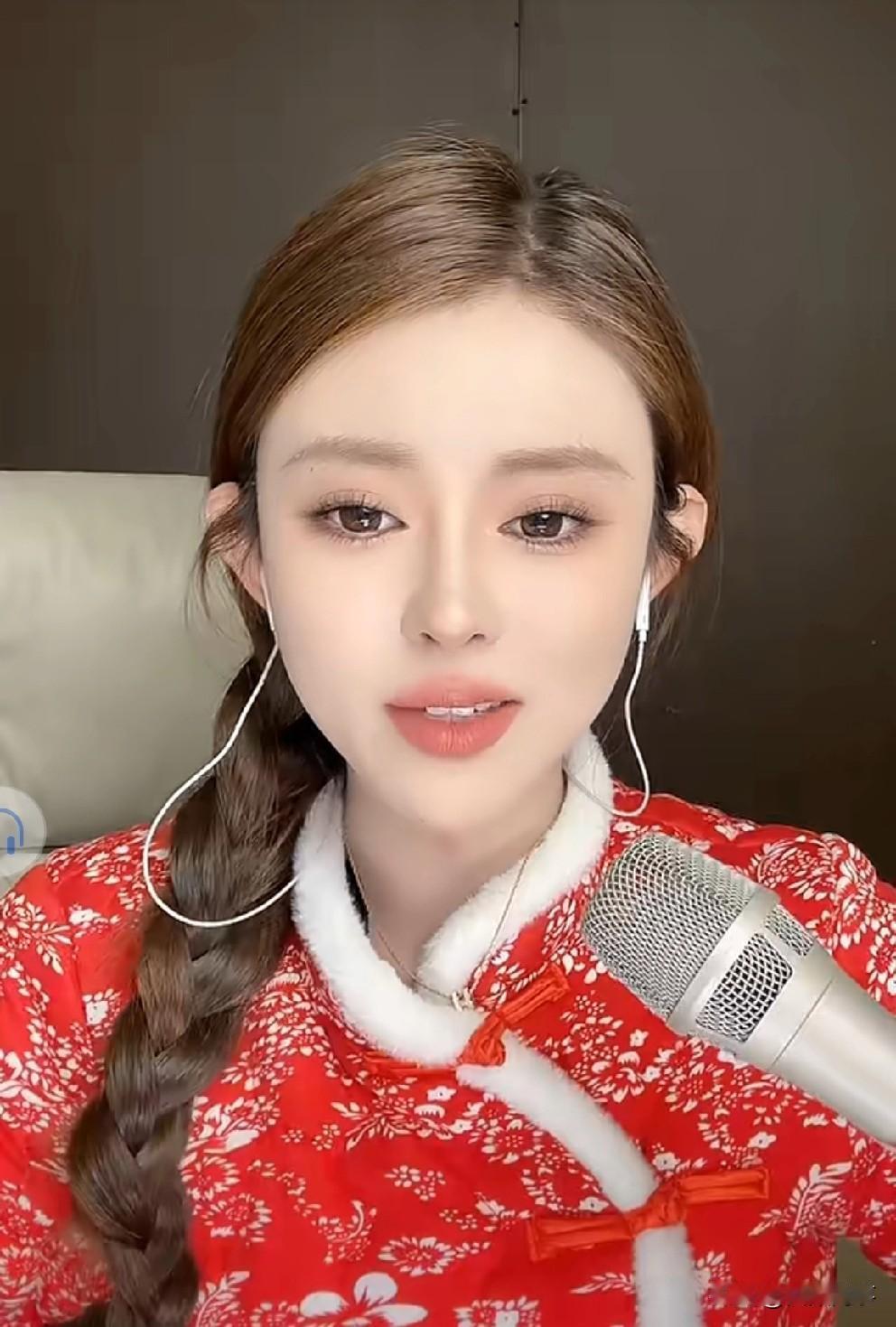 腿腿喊话往前看，不回应任何声音！回到山东的腿腿，深夜直播时