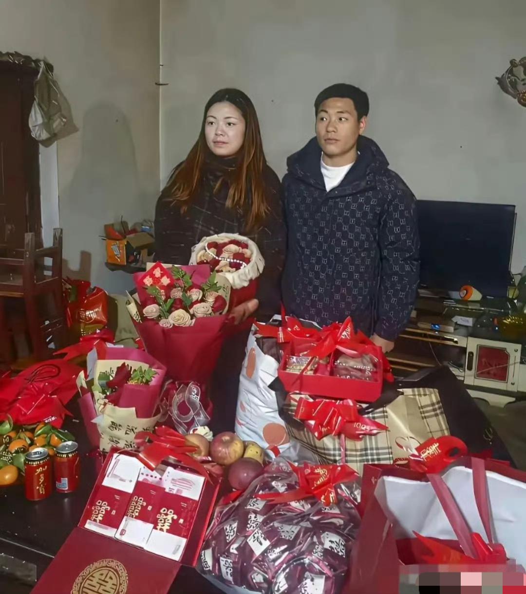 这个100%是嫁给了爱情。