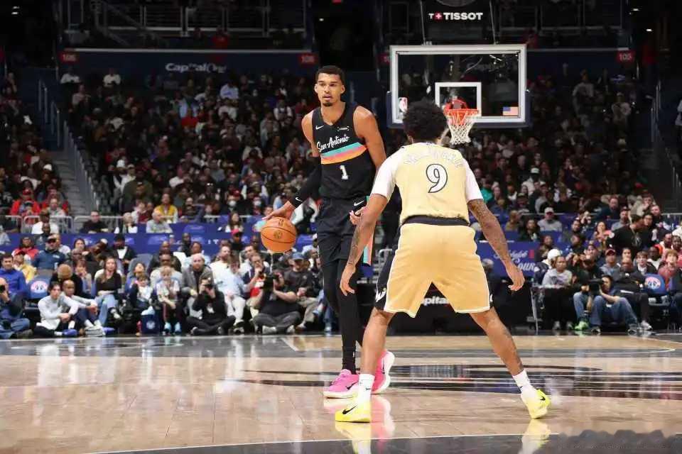 文班两双马刺双杀奇才夺6连胜巩固西部第二福克斯27+7+6北京时间12月22日