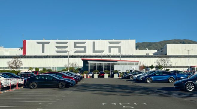 去美国试了最新的特斯拉FSD+Grok, 我有点被震惊了。。。