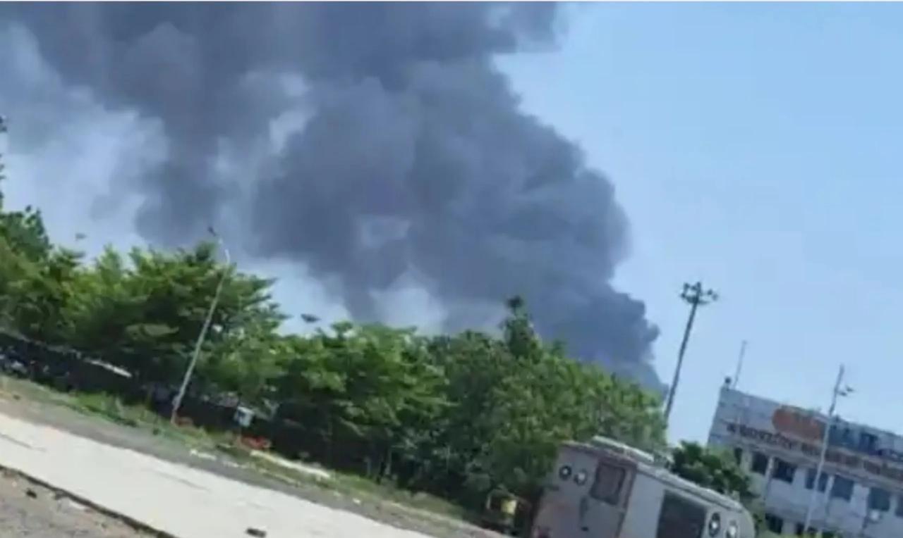 印度的飞机又掉下来啦！6月12日，载有242名乘客的一架客机在印度古吉拉特邦的