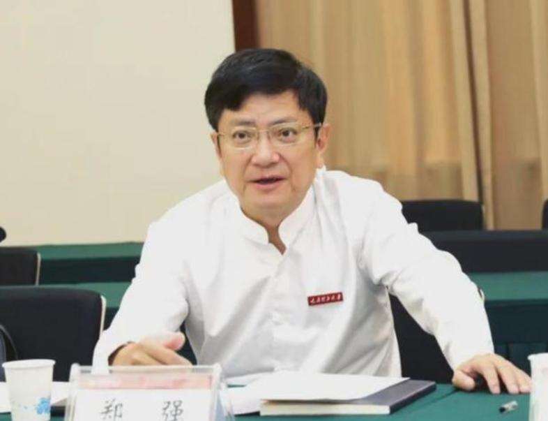 泪崩了，真正的爱国者——郑强真的不敢细查，简直惊掉下巴！三十年前，