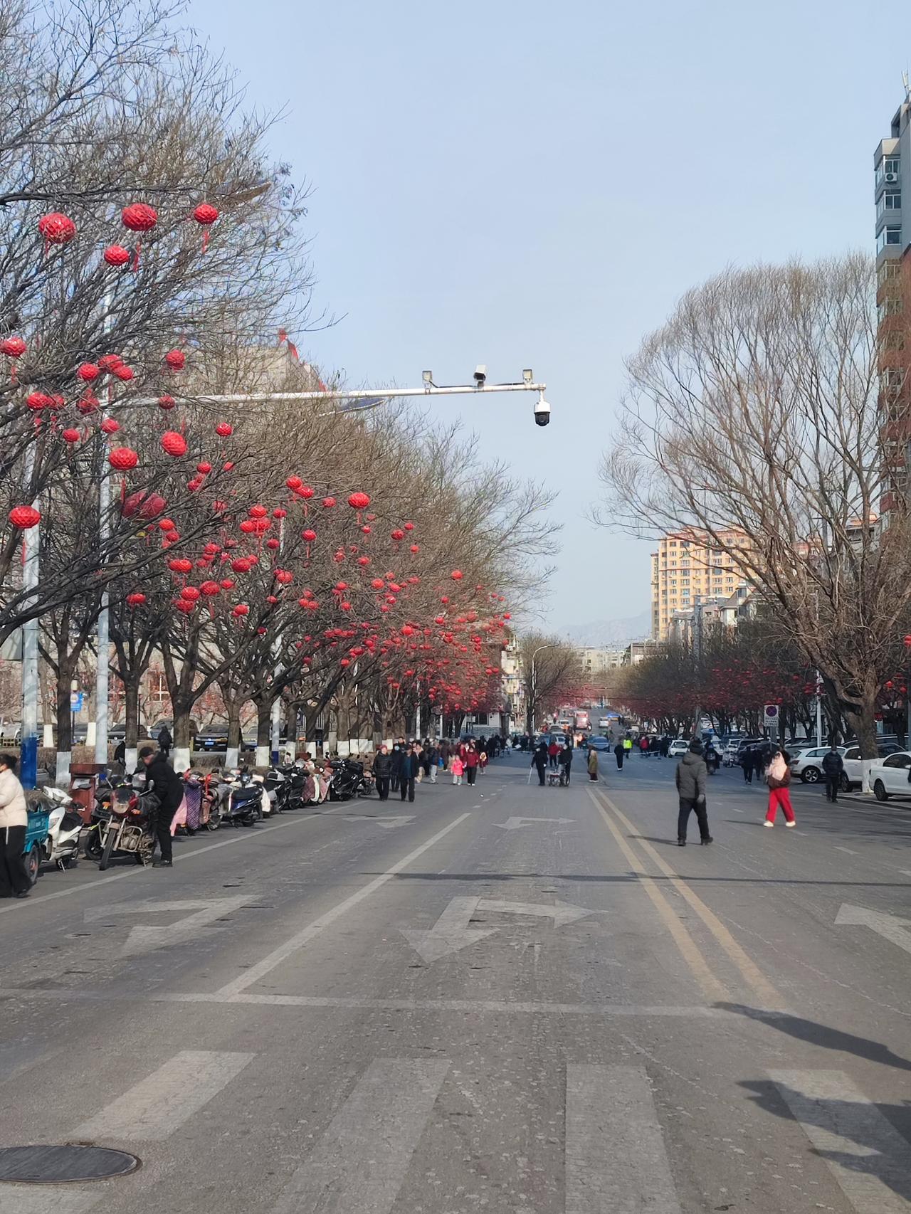 妈妈是疼他还是不疼！[捂脸哭]朋友的婆婆俩个儿子，老儿子和她这墙那院，大儿子