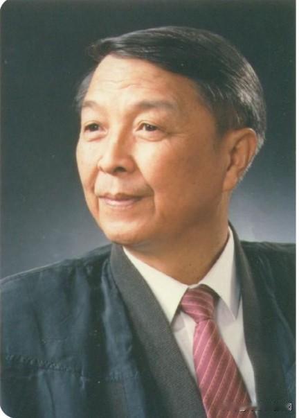他曾任贵阳市委书记、贵州省委书记、中央宣传部部长。1931年出生，贵州织金人。1